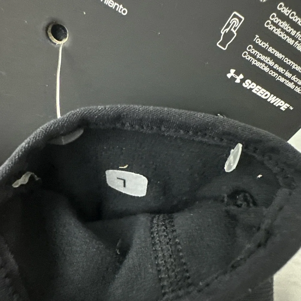 Under Armour Women's Storm Run Liner gloves Touchscreen Compatible size L Black‎
